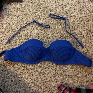 Structured swim top with removable straps